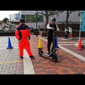 「『積載禁止』をガン無視」二宮和也CM出演の電動キックボード、水道局からも警告される無法ぶり