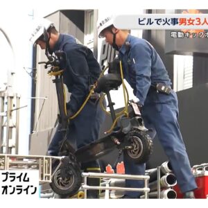 【危険】スーツケースに座って電動キックボードを運転!? SNSでは様々な反応が…!? どんな違反になる？ 元警察官が解説